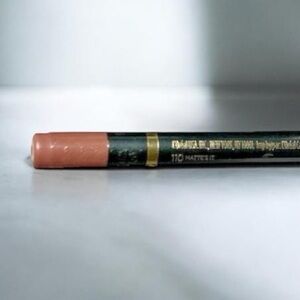 Set of 4 L’oreal Colour Riche Matte Lip Liner~
In shade 110 Matte’s it